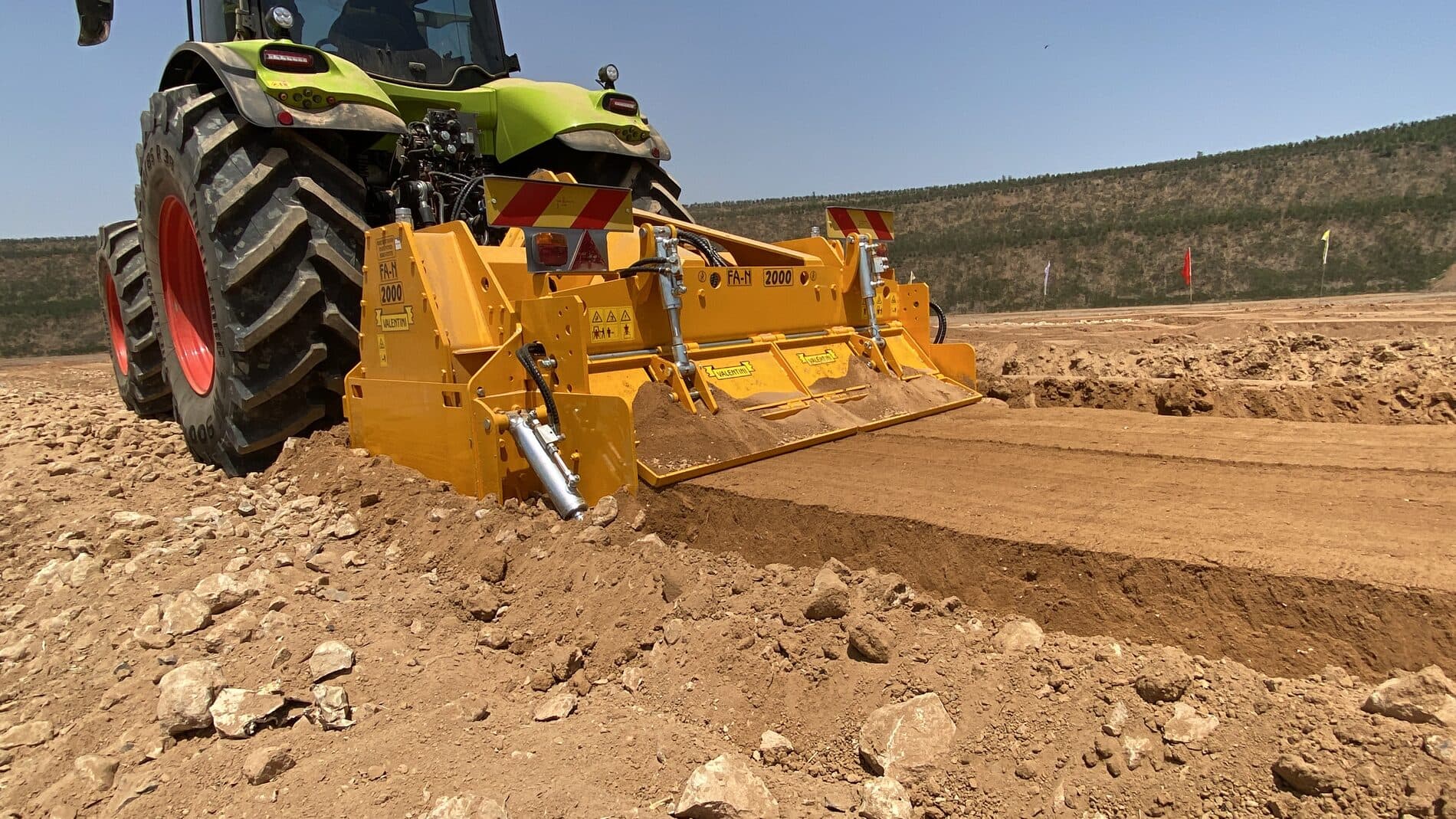 Trituradora de piedra Valentini ATTILA trabajando en campo